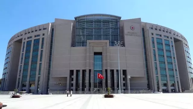 Son Dakika: İstanbul Adalet Sarayı'nda bir hakimin eşinin koronavirüs testi pozitif çıktı.