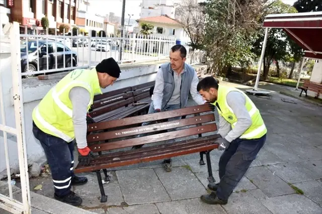 Tekirdağ'da koronavirüs nedeniyle banklar kaldırıldı