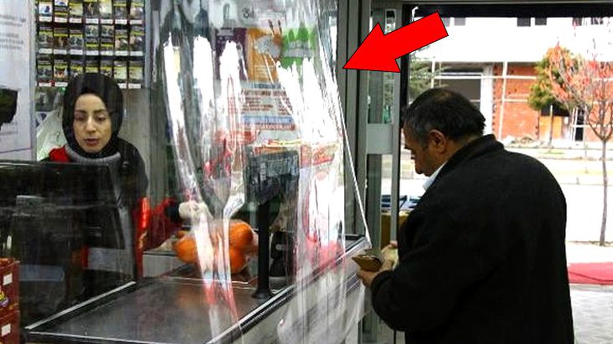 Tokat'taki bir market zinciri koronavirüs için şeffaf branda ile önlem aldı