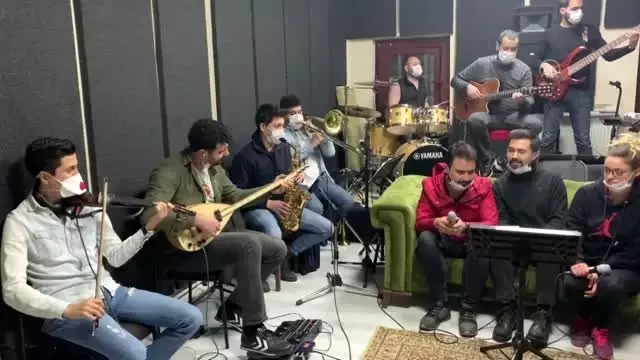Uşak Belediyesi Kent Orkestrası'ndan 'Evde Kal' klibi Uşak Belediyesi Kent Orkestrası'ndan 'Evde Kal' klibi