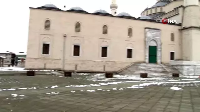 Vatandaşlar uyarıları dikkate aldı, camiler boş kaldı Vatandaşlar uyarıları dikkate aldı, camiler boş kaldı