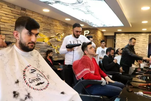 Berberler ve kuaförlerde son dakika yoğunluğu