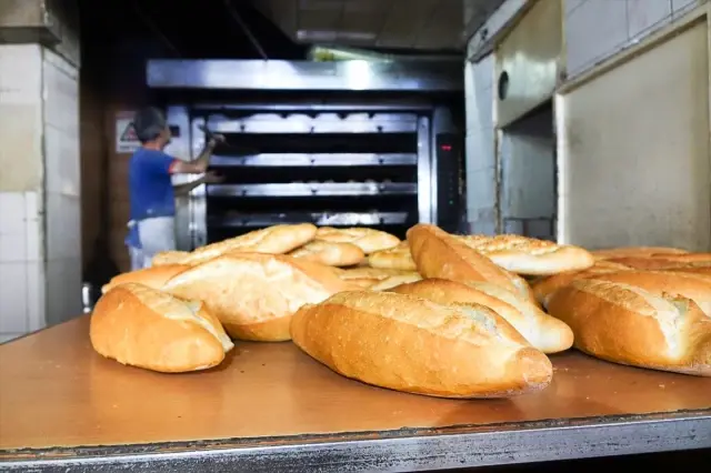 Burhaniye'de açıkta ekmek satışı yasaklandı