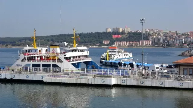 Çanakkale'de koronavirüs nedeniyle feribot seferleri azaltıldı