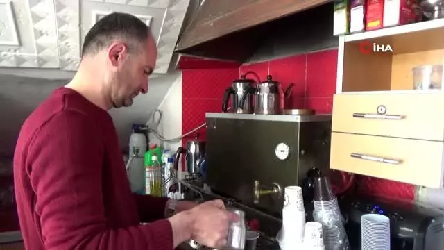 Çay ocağından korona virüsüne karşı 'pet bardak'lı önlem Çay ocağından korona virüsüne karşı 'pet bardak'lı önlem