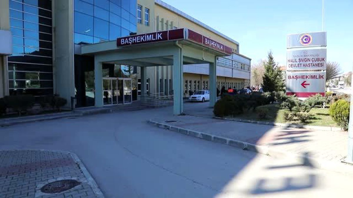 Çubuk Belediyesi'nden sağlık çalışanlarına turşu suyu ve baklava ikramı