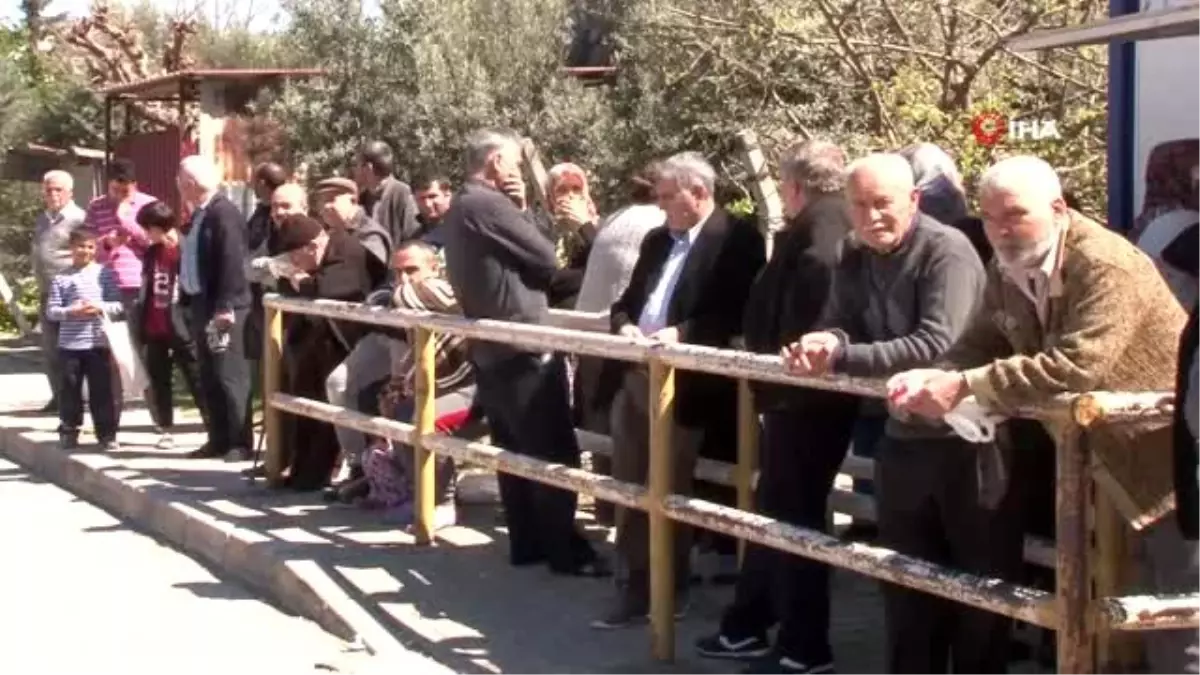 Devletin 'Evde Kal' uyarısına uymayan yaşlı adam: 'Evden gidin diyorlar, ne yapalım, karakolluk mu...