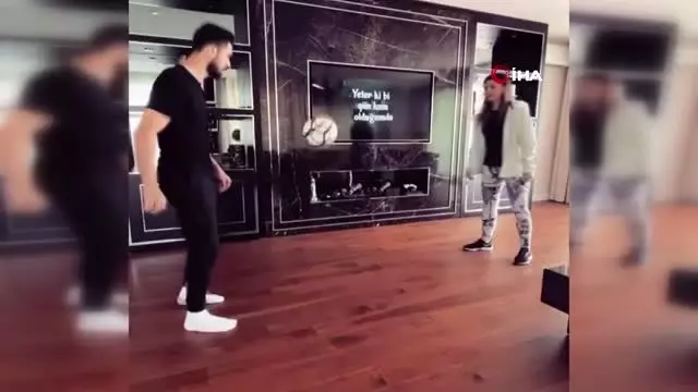 Emre Akbaba'dan 'Evde kal'a çağrısı' Emre Akbaba'dan 'Evde kal'a çağrısı'