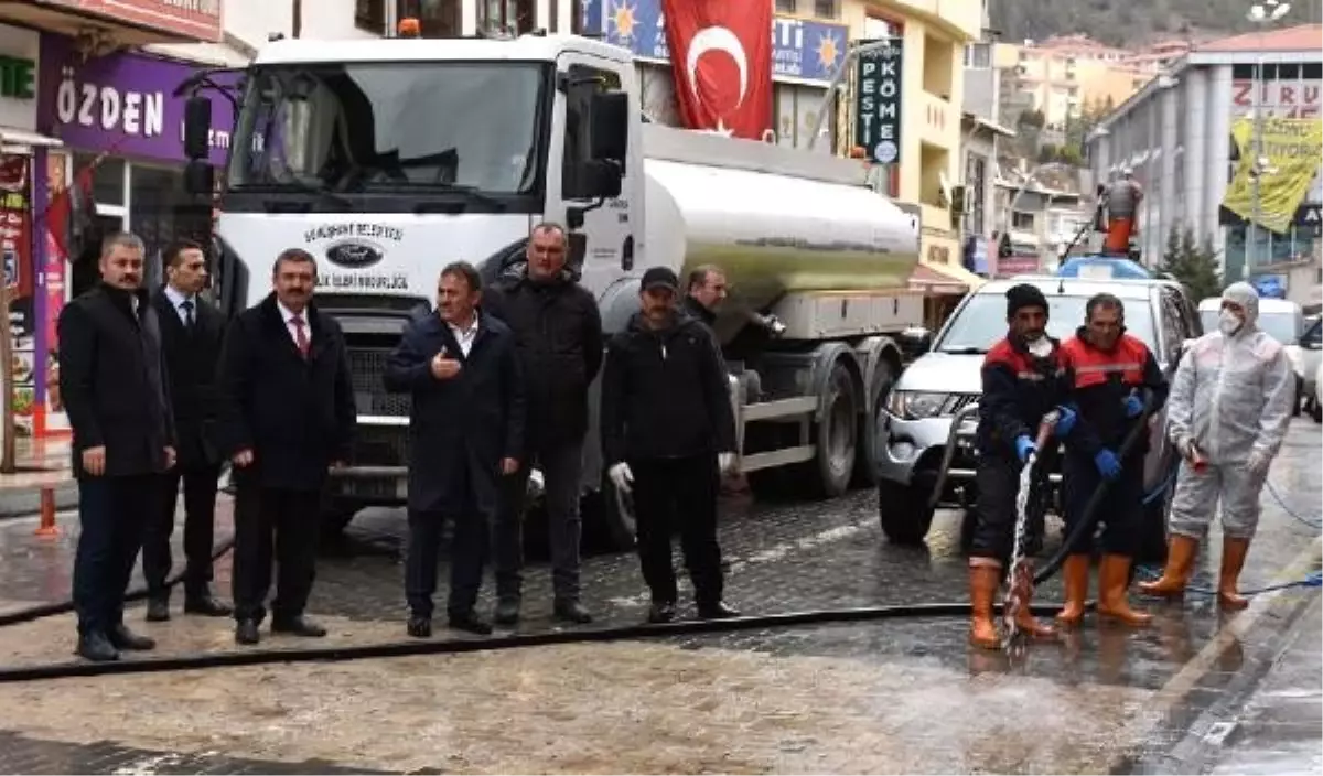 Gümüşhane'de cadde ve sokaklar dezenfekte ediliyor
