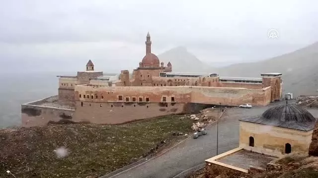 İshak Paşa Sarayı koronavirüs tedbirleri kapsamında ziyarete kapatıldı İshak Paşa Sarayı koronavirüs tedbirleri kapsamında ziyarete kapatıldı