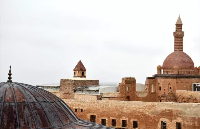 İshak Paşa Sarayı koronavirüs tedbirleri kapsamında ziyarete kapatıldı İshak Paşa Sarayı koronavirüs tedbirleri kapsamında ziyarete kapatıldı