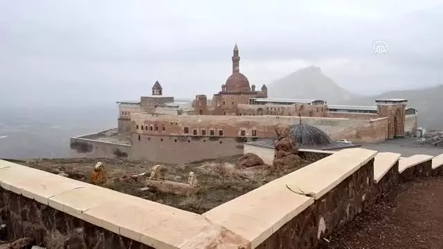 İshak Paşa Sarayı koronavirüs tedbirleri kapsamında ziyarete kapatıldı İshak Paşa Sarayı koronavirüs tedbirleri kapsamında ziyarete kapatıldı
