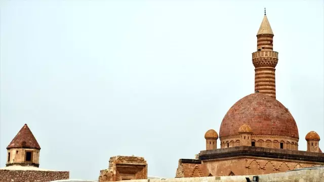 İshak Paşa Sarayı koronavirüs tedbirleri kapsamında ziyarete kapatıldı İshak Paşa Sarayı koronavirüs tedbirleri kapsamında ziyarete kapatıldı