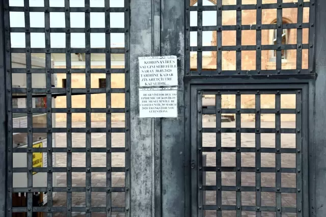 İshak Paşa Sarayı koronavirüs tedbirleri kapsamında ziyarete kapatıldı İshak Paşa Sarayı koronavirüs tedbirleri kapsamında ziyarete kapatıldı