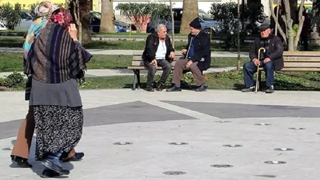 İşte 65 yaş sokağa çıkma yasağından etkilenecek kişi sayısı İşte 65 yaş sokağa çıkma yasağından etkilenecek kişi sayısı