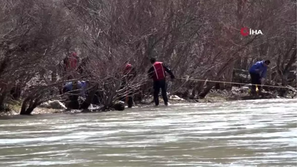 Munzur Çay'ına düşen Uzman Çavuş Güneş'i arama çalışmaları sürüyor