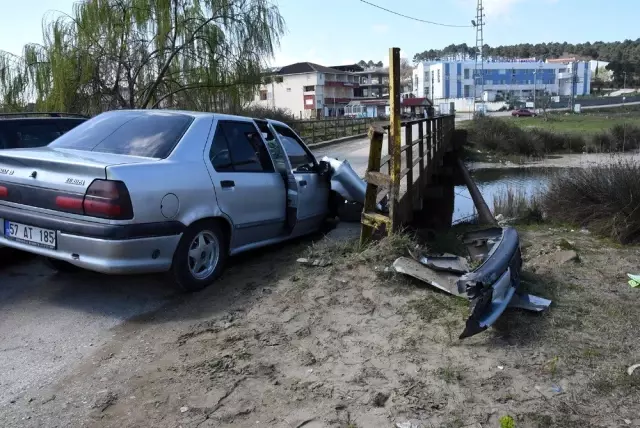 Otomobil köprü korkuluklarına çarptı: 2 yaralı Otomobil köprü korkuluklarına çarptı: 2 yaralı