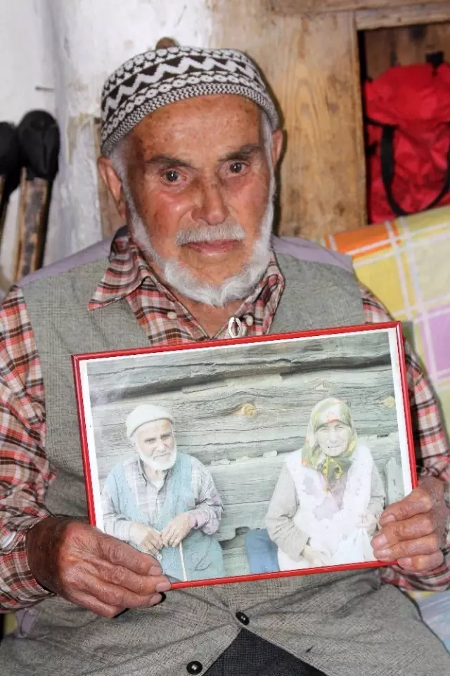 (ÖZEL) 'Küçük Mustafa' lakaplı Mustafa dede, 125 yaşında öldü (ÖZEL) 'Küçük Mustafa' lakaplı Mustafa dede, 125 yaşında öldü