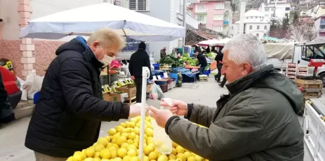 Pazarda elle seçme yasağında 'güven' endişesi Pazarda elle seçme yasağında 'güven' endişesi