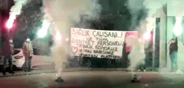 Sağlık çalışanlarına alkış tufanı Sağlık çalışanlarına alkış tufanı