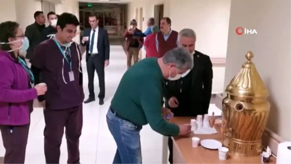 Sağlık çalışanlarına moral için 'Bucak Salebi' ikramı