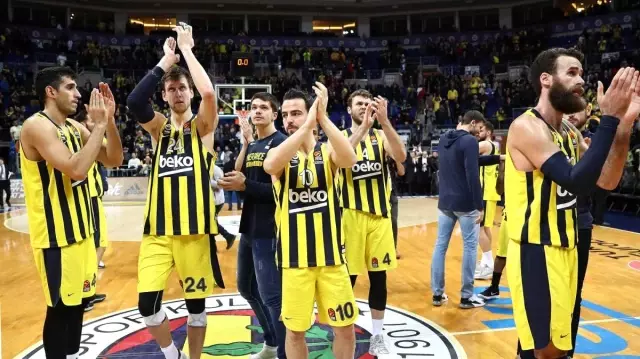 Son Dakika: Fenerbahçe'den koronavirüs açıklaması: Bir çalışanımız haricinde oyuncularımız hastaneye yatırılmadı Son Dakika: Fenerbahçe'den koronavirüs açıklaması: Bir çalışanımız haricinde oyuncularımız hastaneye yatırılmadı