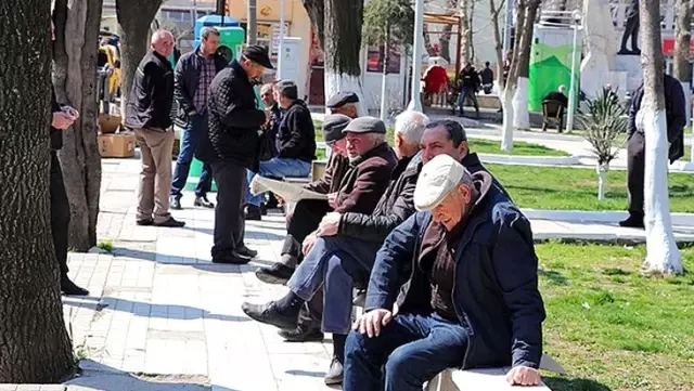 Son Dakika: 65 yaşın üstündekilere sokağa çıkma yasağı getirildi Son Dakika: 65 yaşın üstündekilere sokağa çıkma yasağı getirildi