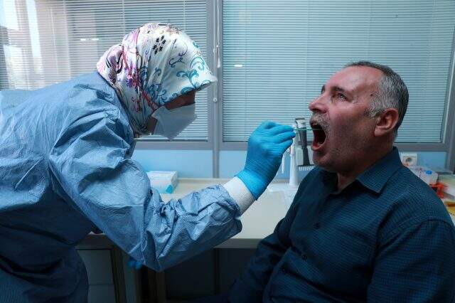 Son Dakika: Türkiye'de 15 dakikada sonuç veren koronavirüs testi uygulanmaya başladı