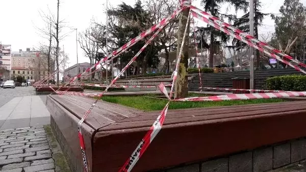 Uyarılar dikkate alınmayınca, banklara şerit çekildi Uyarılar dikkate alınmayınca, banklara şerit çekildi