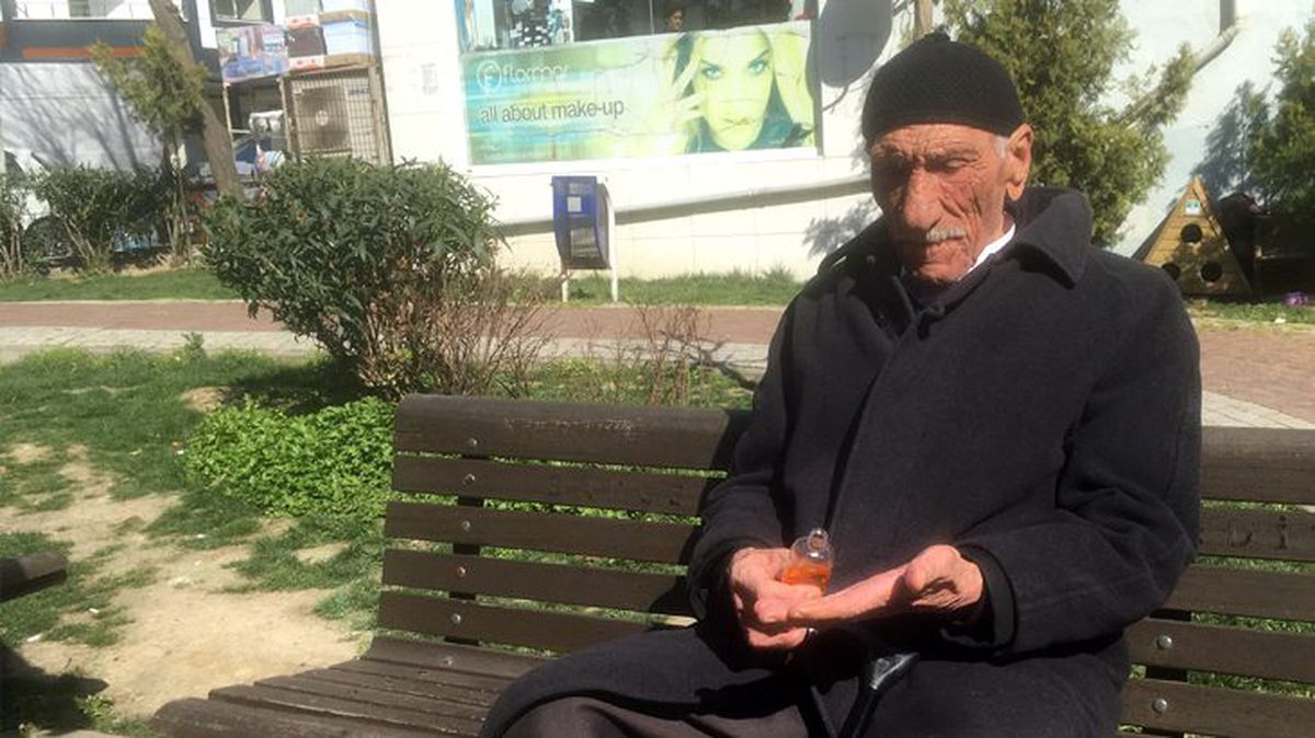 Yetkililerin uyarılarını dikkate almayan yaşlılar, sundukları gerekçelerle pes dedirtti