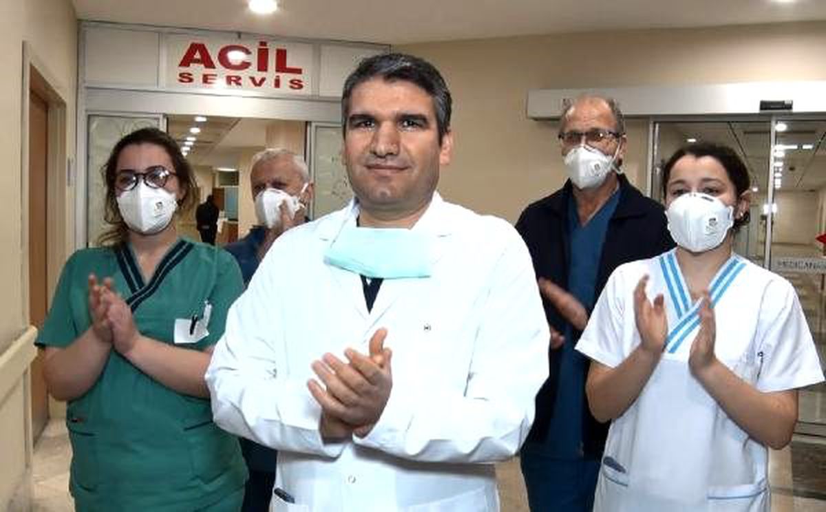 Alkışa alkışla destek veren sağlıkçılar, vatandaşa seslendi: Sizlerden 2 isteğimiz var