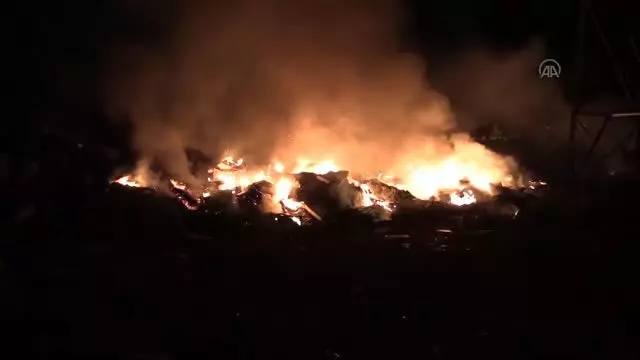 Antalya'da çöplük alanda yangın Antalya'da çöplük alanda yangın
