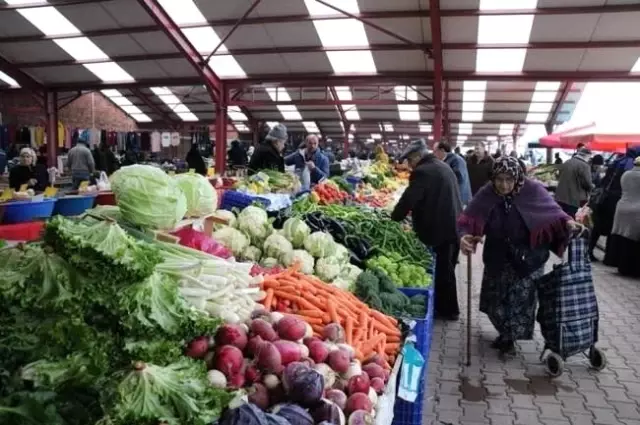 Ayancık'ta kapalı pazar yeri kapatıldı Ayancık'ta kapalı pazar yeri kapatıldı