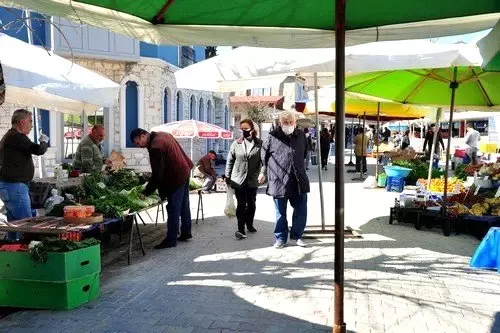 Çeşme'de, virüse poşulu önlem