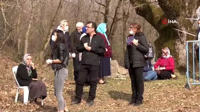 CHP Lideri Kılıçdaroğlu, kız kardeşini son yolculuğuna uğurladı CHP Lideri Kılıçdaroğlu, kız kardeşini son yolculuğuna uğurladı