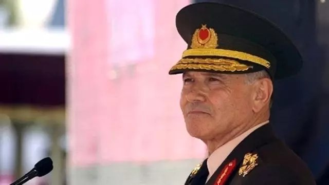 Koronavirüs salgınında hayatını kaybeden emekli Orgeneral Aytaç Yalman, 'kısıtlı tören' ile toprağa verildi Koronavirüs salgınında hayatını kaybeden emekli Orgeneral Aytaç Yalman, 'kısıtlı tören' ile toprağa verildi