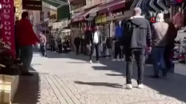İzmir'in Tarihi Kemeraltı Çarşısı eski günlerini arıyor İzmir'in Tarihi Kemeraltı Çarşısı eski günlerini arıyor