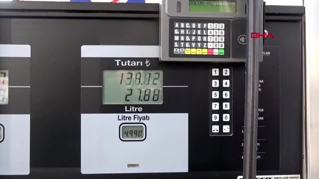 İZMİR Petrol fiyatlarındaki düşüş, sürücülerin yüzünü güldürdü