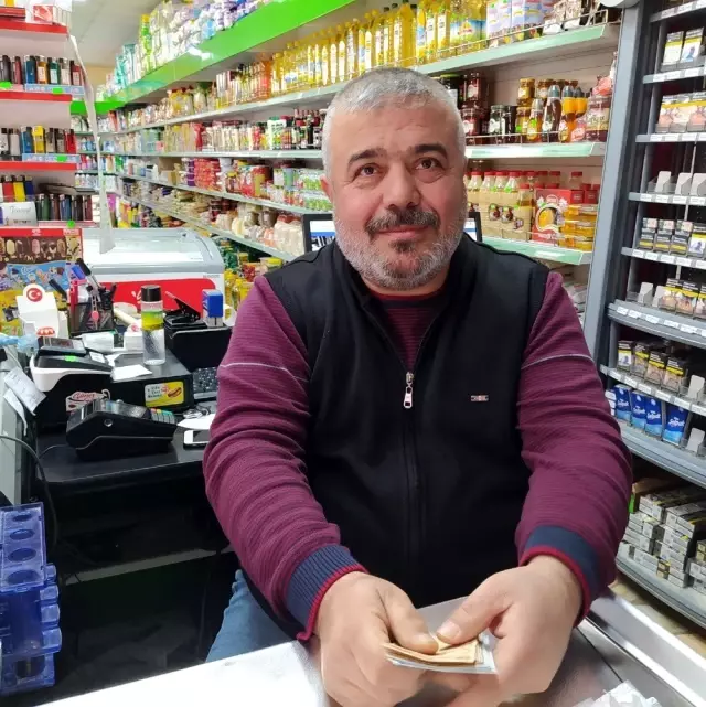 Kandilde üç bakkaldaki yaklaşık 7 bin TL'lik veresiye borcunu ödedi
