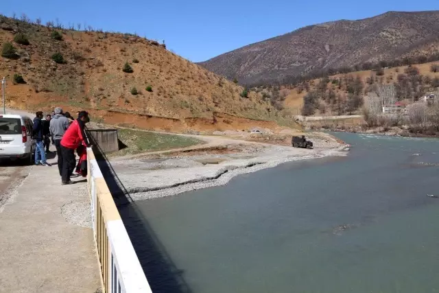 Kayıp Uzman Çavuş Güneş'in bulunması için Munzur didik didik aranıyor Kayıp Uzman Çavuş Güneş'in bulunması için Munzur didik didik aranıyor