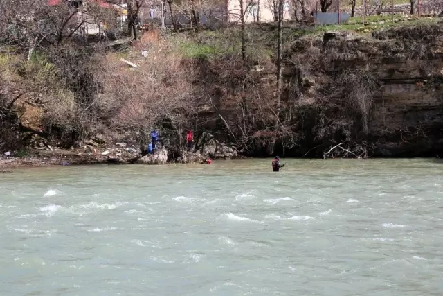 Kayıp Uzman Çavuş Güneş'in bulunması için Munzur didik didik aranıyor Kayıp Uzman Çavuş Güneş'in bulunması için Munzur didik didik aranıyor