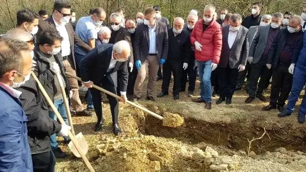 Kılıçdaroğlu'nun kız kardeşi için cenaze töreni düzenlendi (2) Kılıçdaroğlu'nun kız kardeşi için cenaze töreni düzenlendi (2)