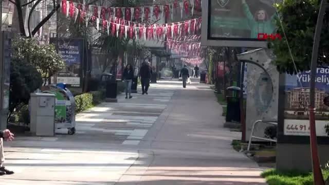 KOCAELİ-İzmit'te sokağa çıkan yaşlılar uyarıldı KOCAELİ-İzmit'te sokağa çıkan yaşlılar uyarıldı