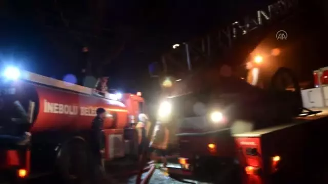 Köy muhtarı evinde çıkan yangında yaralandı Köy muhtarı evinde çıkan yangında yaralandı