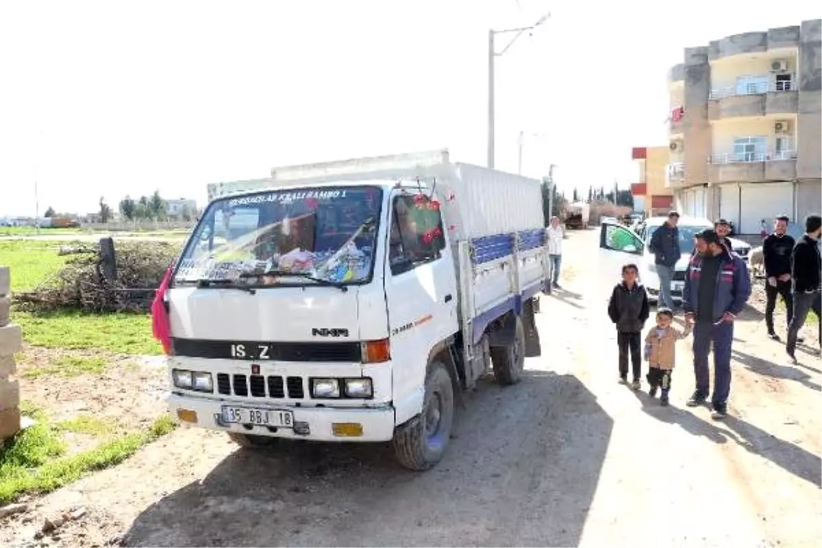 Mardin'de inanılmaz görüntü; kapının üzerine oturup, kamyoneti ayaklarıyla kullandı (2)