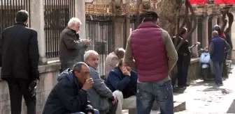 Harun Yılmaz: İçişleri Bakanlığı'nın yasağı ilk günden çiğnendi! Yaşlılar yine sokaklarda Harun Yılmaz: İçişleri Bakanlığı'nın yasağı ilk günden çiğnendi! Yaşlılar yine sokaklarda