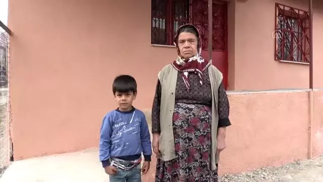 Sokağa çıkan 65 yaş üstü vatandaşlar uyarılarak evlerine gönderildi Sokağa çıkan 65 yaş üstü vatandaşlar uyarılarak evlerine gönderildi