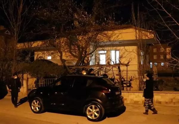 Yalnız yaşayan avcı ölü bulundu, aç kalan köpeklerini akrabaları besledi