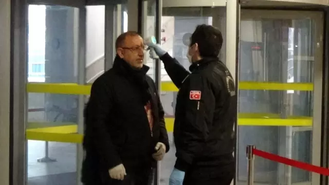 Anadolu Adliyesi'nde korona virüse karşı 'ateş ölçerli' önlem Anadolu Adliyesi'nde korona virüse karşı 'ateş ölçerli' önlem