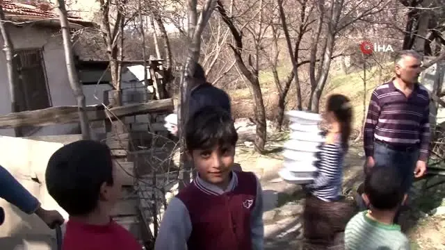 Ankara'da kağıt toplayıcılarına kumanya dağıtımı Ankara'da kağıt toplayıcılarına kumanya dağıtımı